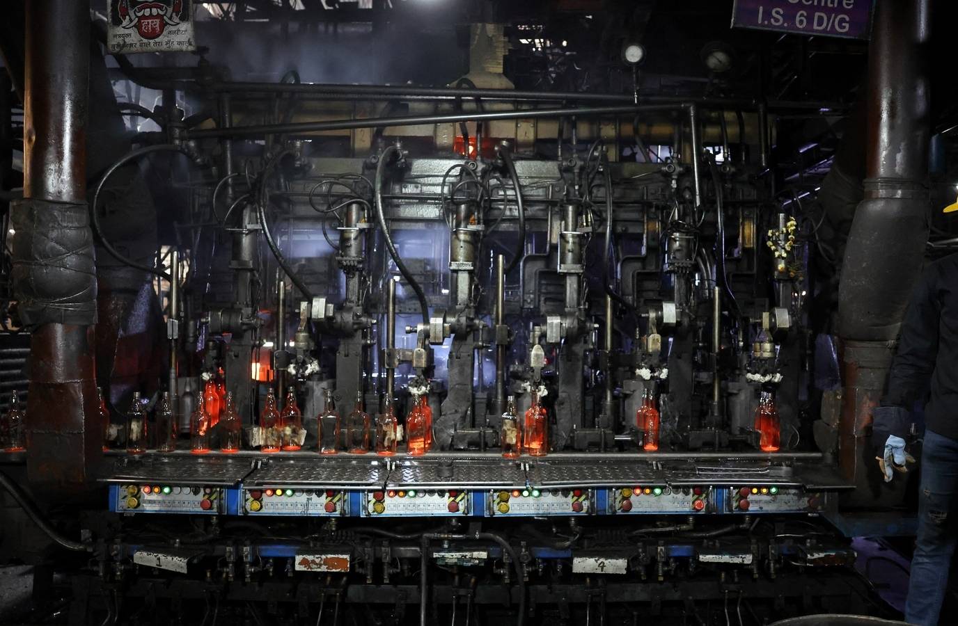India's Glass Industry Burns Out Amid Middle East Conflict