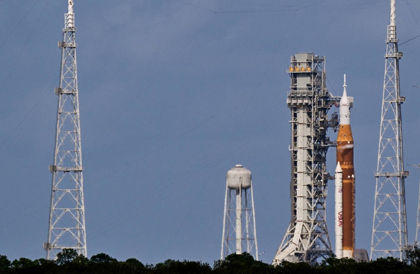 Artemis II Countdown Hits Snag, NASA Engineers Scramble for Solution