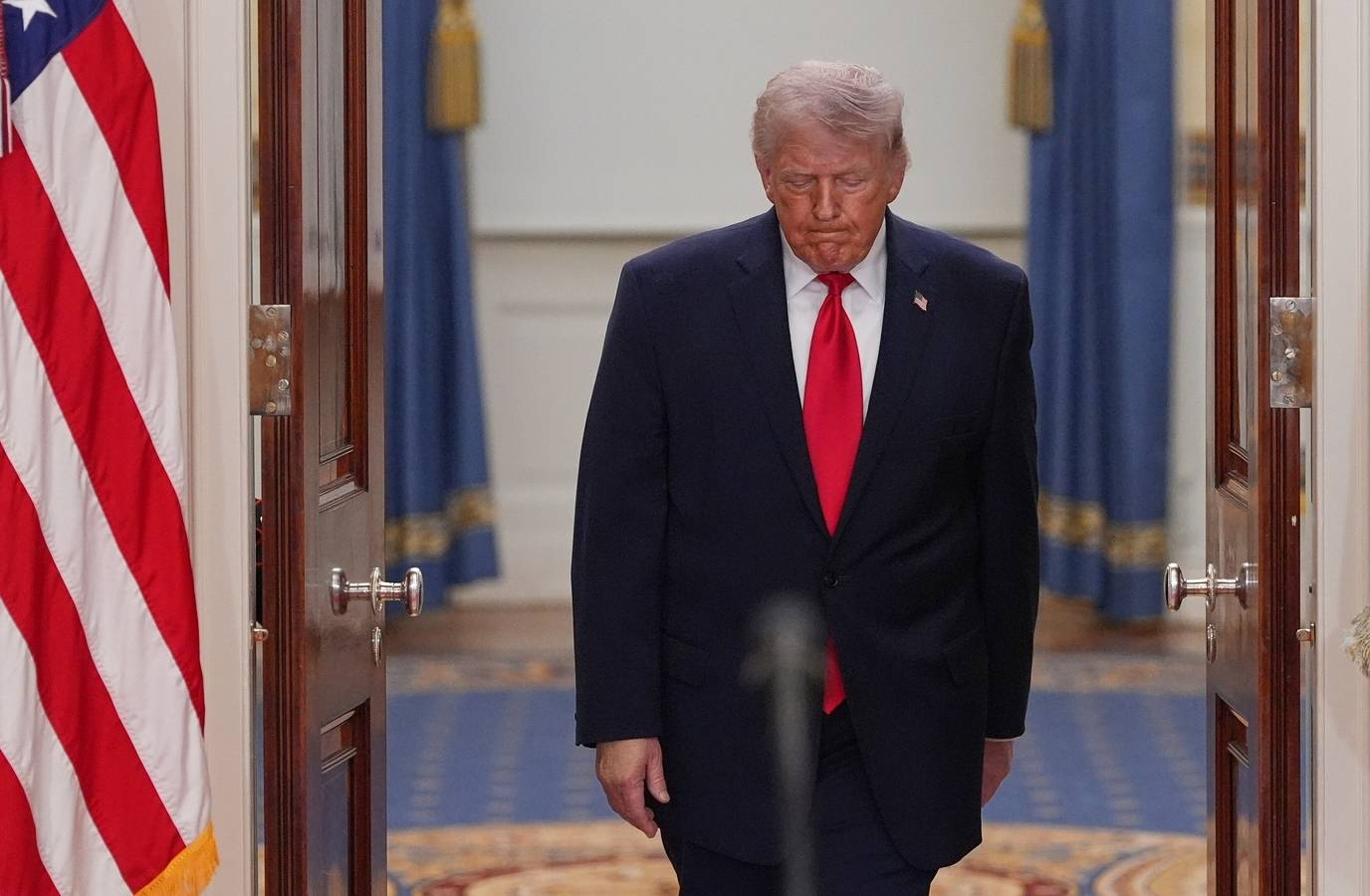 Trump Receives F-15 Crash Updates Amid Ongoing Security Meeting at White House
