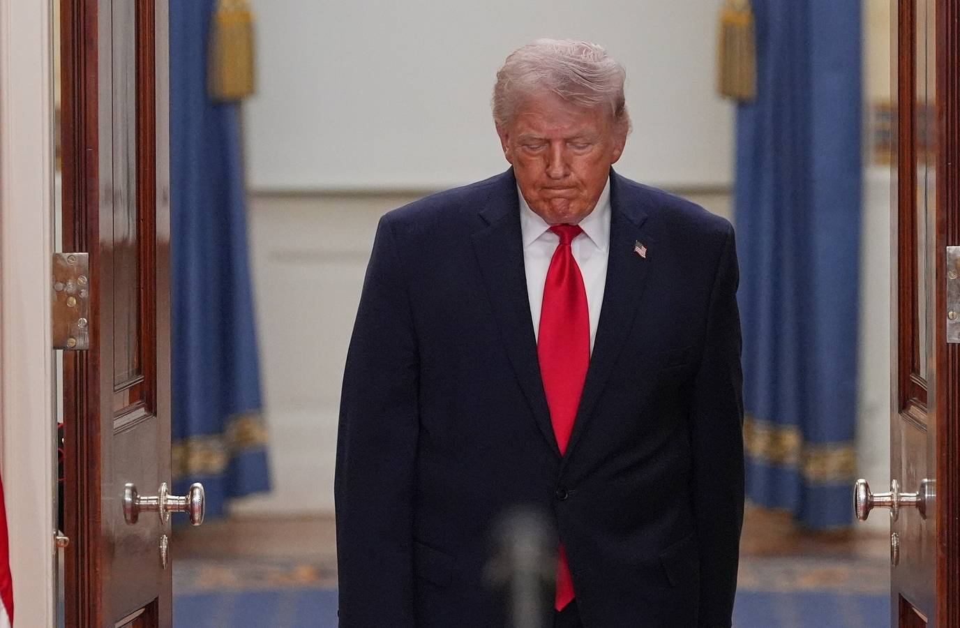 Trump Remains Tight-Lipped on Worst-Case Scenario for Missing F-15 Crew