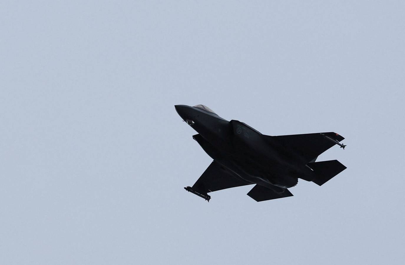 Iran Warns Citizens to Capture or Kill US Pilot After Claiming Downed Jets