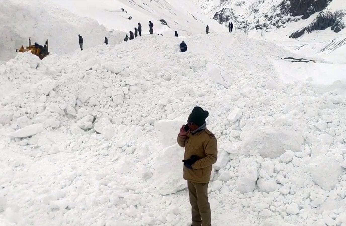 Western Disturbance Brings Snow and Rain Across North India