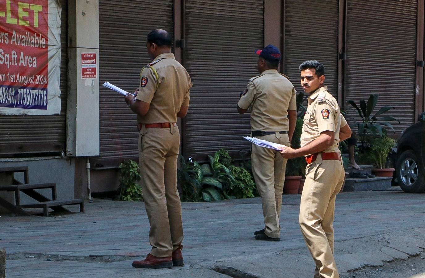 India Cracks Down on Pakistani Cosmetics Sales in Maharashtra