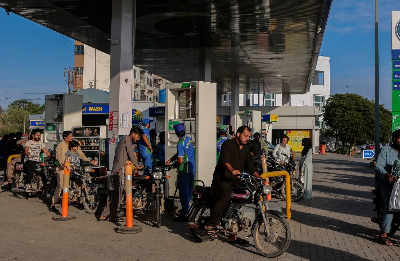 Pakistan Ignites Fuel Frenzy Amid US-Iran Conflict