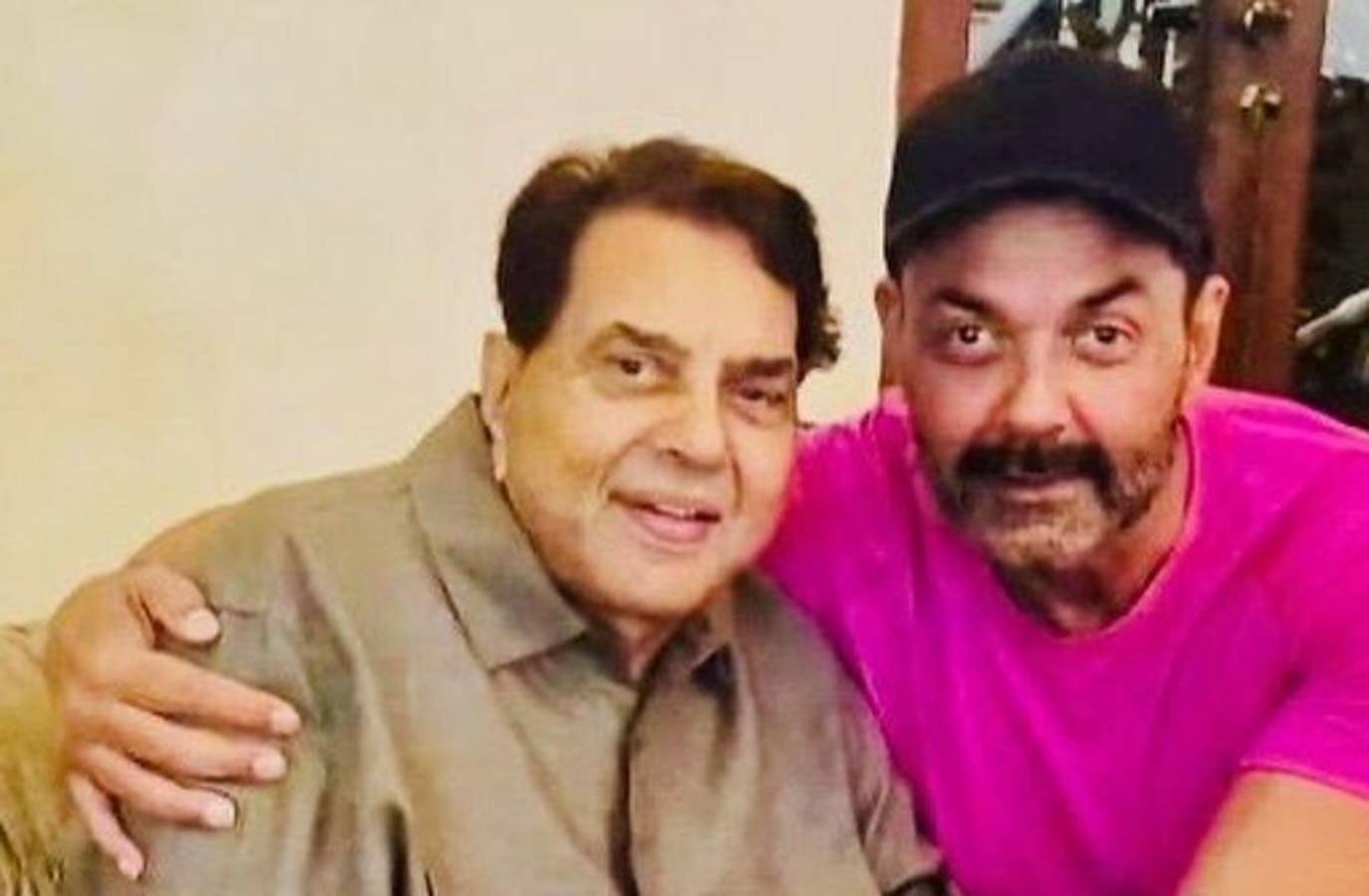Bobby Deol Breaks Down Accepting Lifetime Achievement Award for Late Father Dharmendra