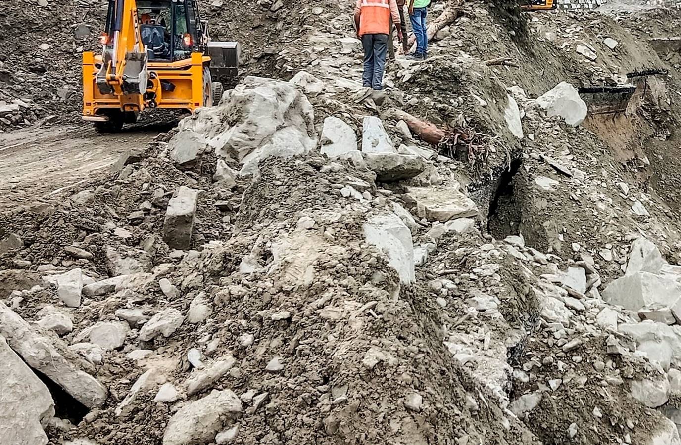 J-K Highway Reopens After Landslides, Traffic Restored