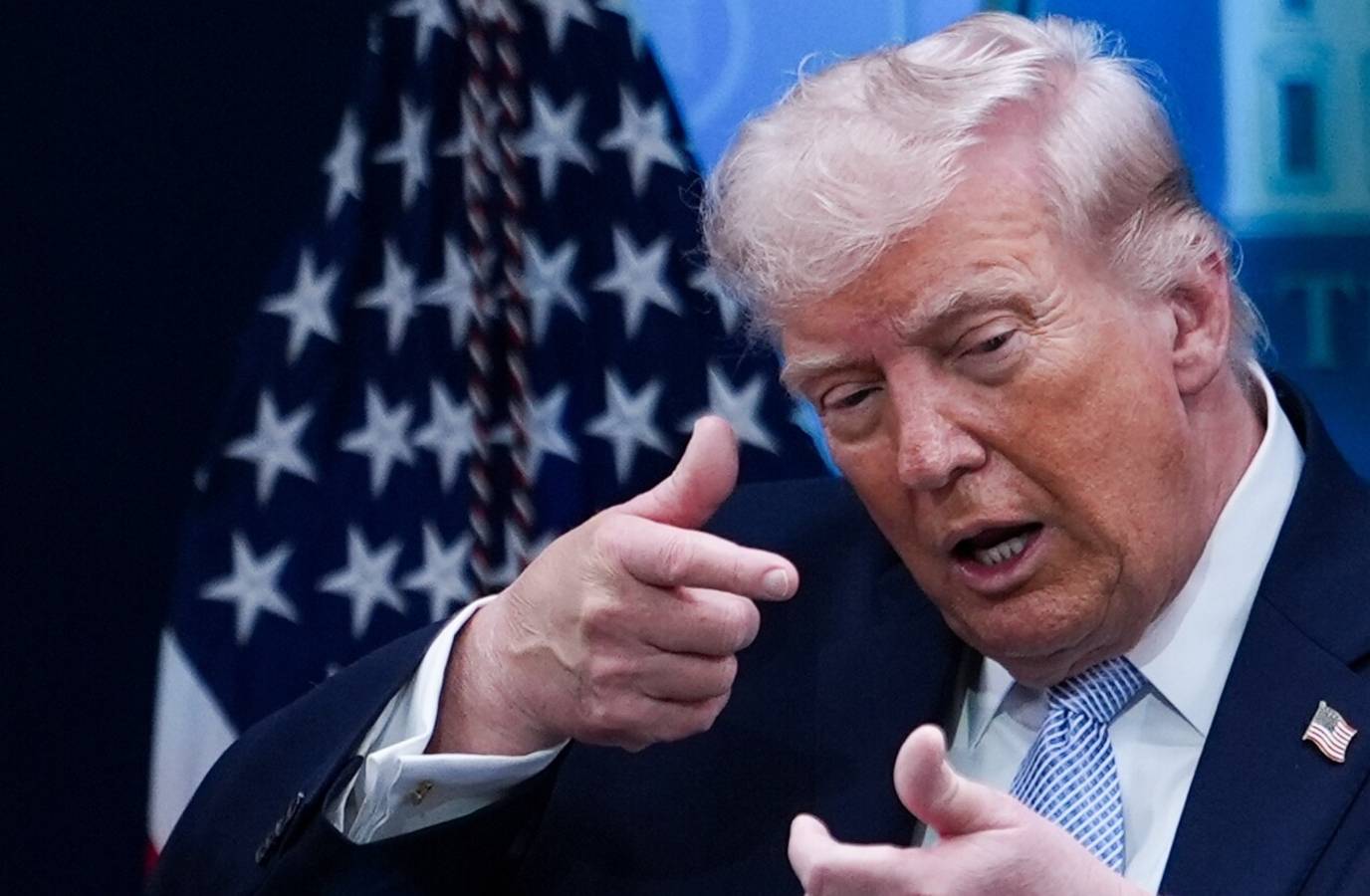 Trump Threatens Journalist Over US Airmen Rescue Leak