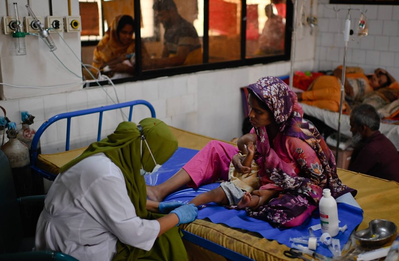Bangladesh Battles Measles Outbreak, Vaccinates 100+ Children