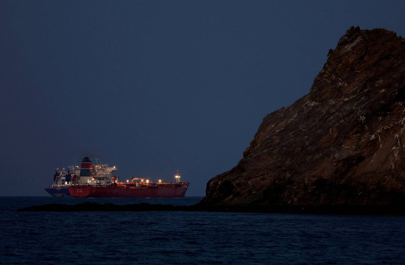 Iran Demands $1 Oil Toll from Tankers in Cryptocurrency