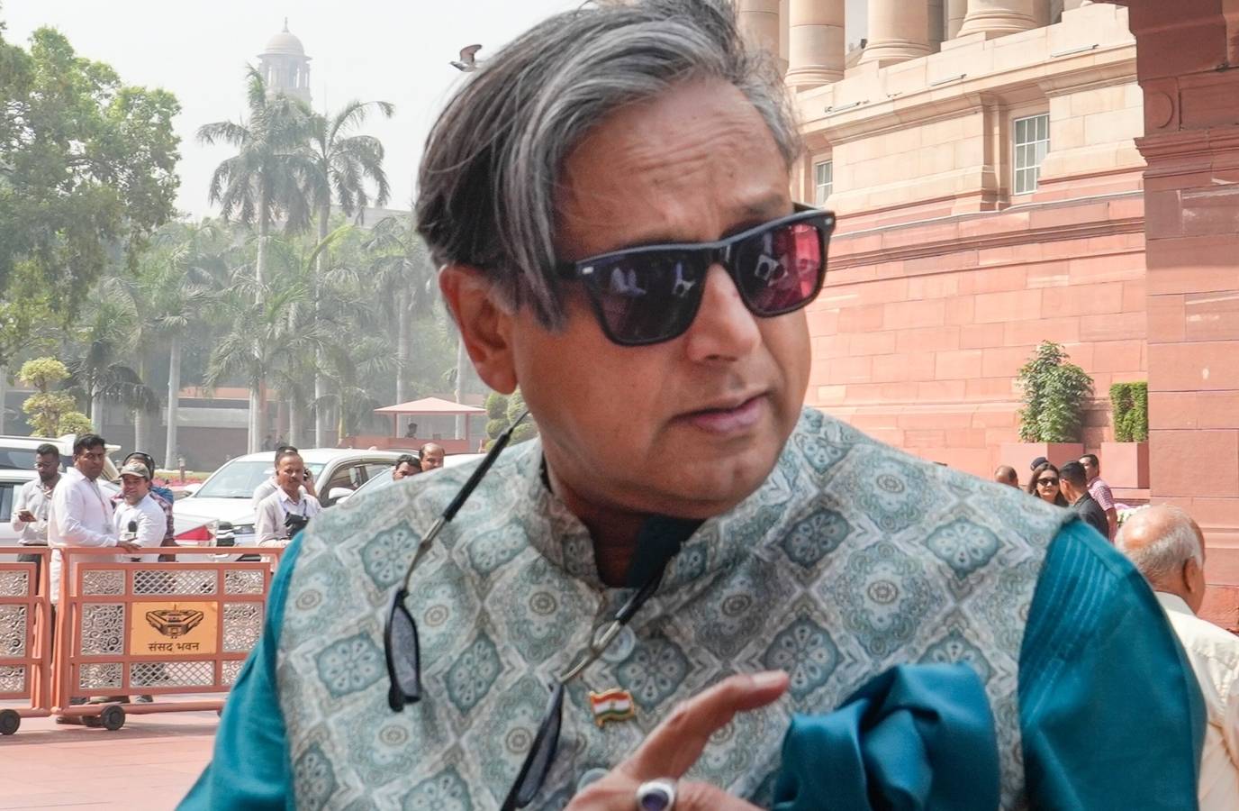 Tharoor Slams AI-Generated Videos, Defines 'Rule of Thumb' for Fake News
