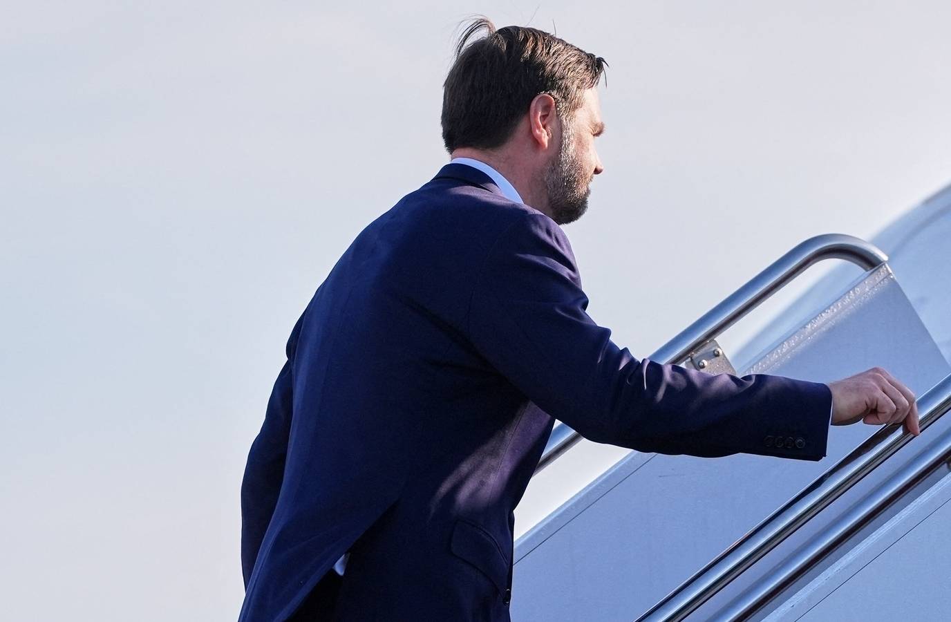 US-Iran Ceasefire Talks Hit Roadblock as JD Vance's Leadership Raises Concerns