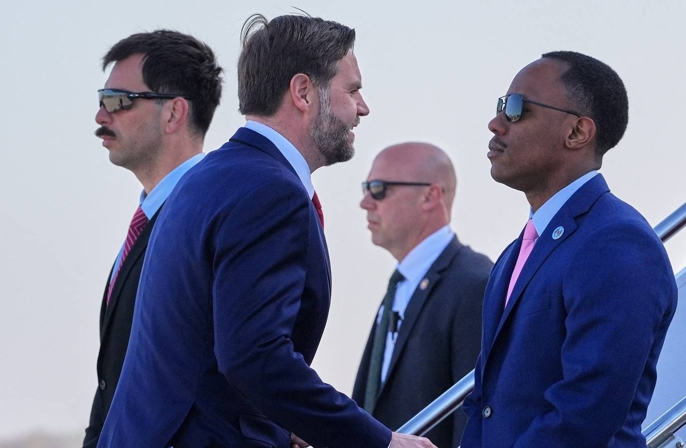 US VP JD Vance Issues Warning to Iran Ahead of High-Stakes Islamabad Talks