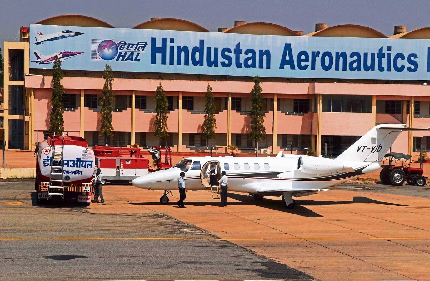 GE, HAL Seal Deal to Manufacture Fighter-Jet Engines in India