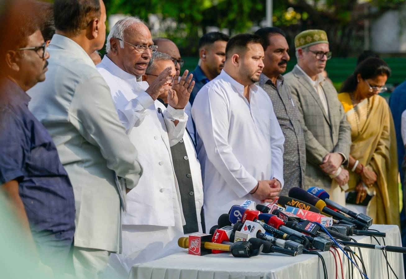 Opposition Parties Unite Against Govt's 'Anti-National' Lok Sabha Expansion Proposal