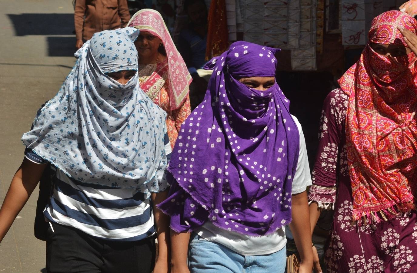 Mumbai on Yellow Alert: Heat Wave to Persist Through Thursday