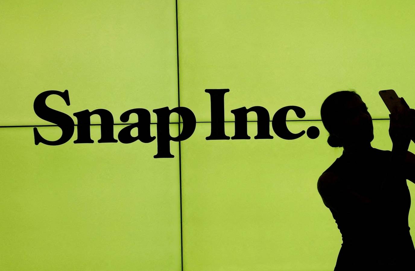 Snap Cuts 1,000 Jobs Amid AI Push, Activist Pressure