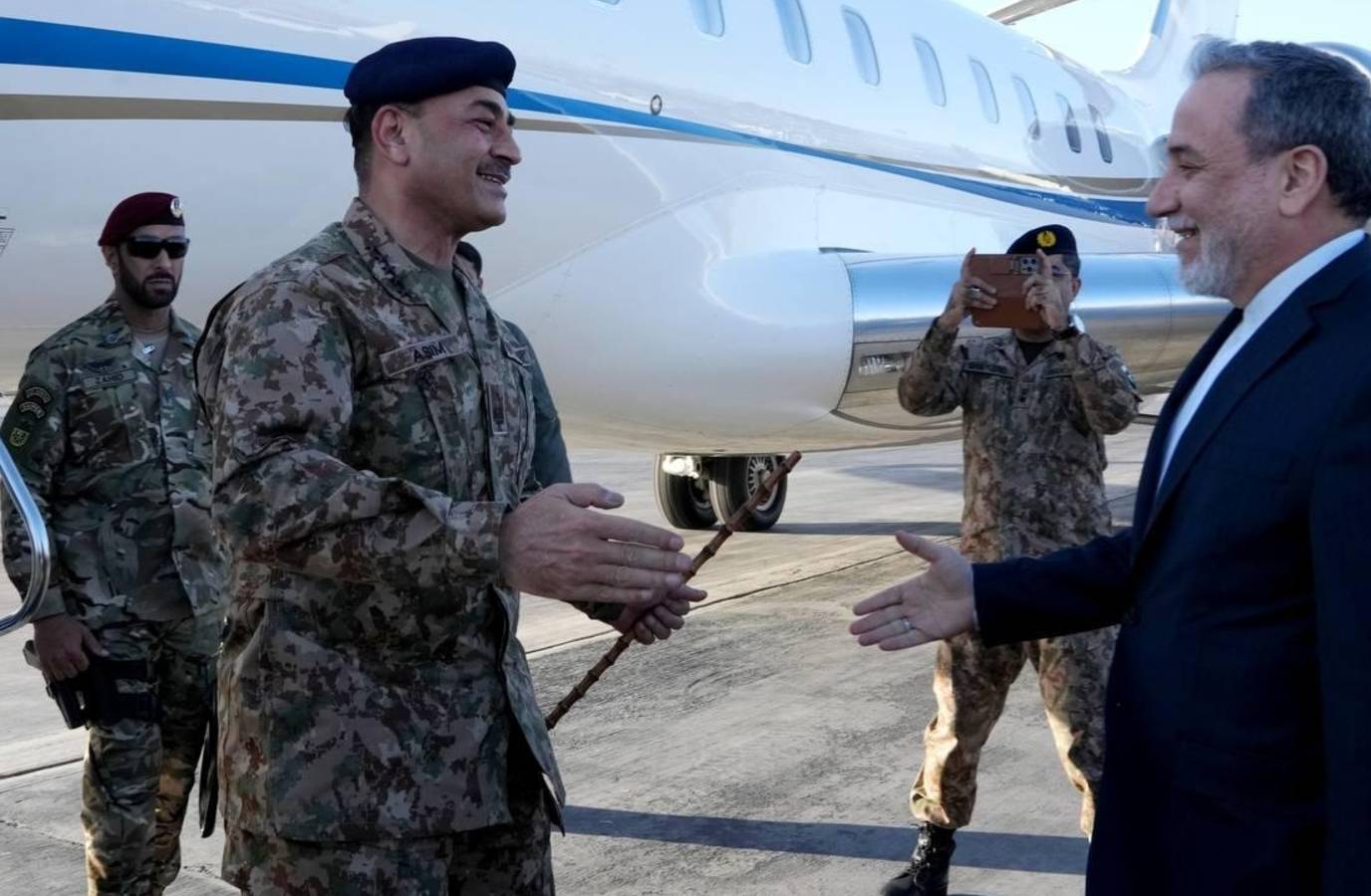 US-Iran Talks May Resume as Pakistani Delegation Heads to Iran