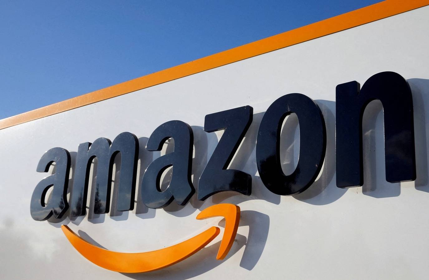Amazon Denies Claims Operations Continued After Employee's Death at US Facility
