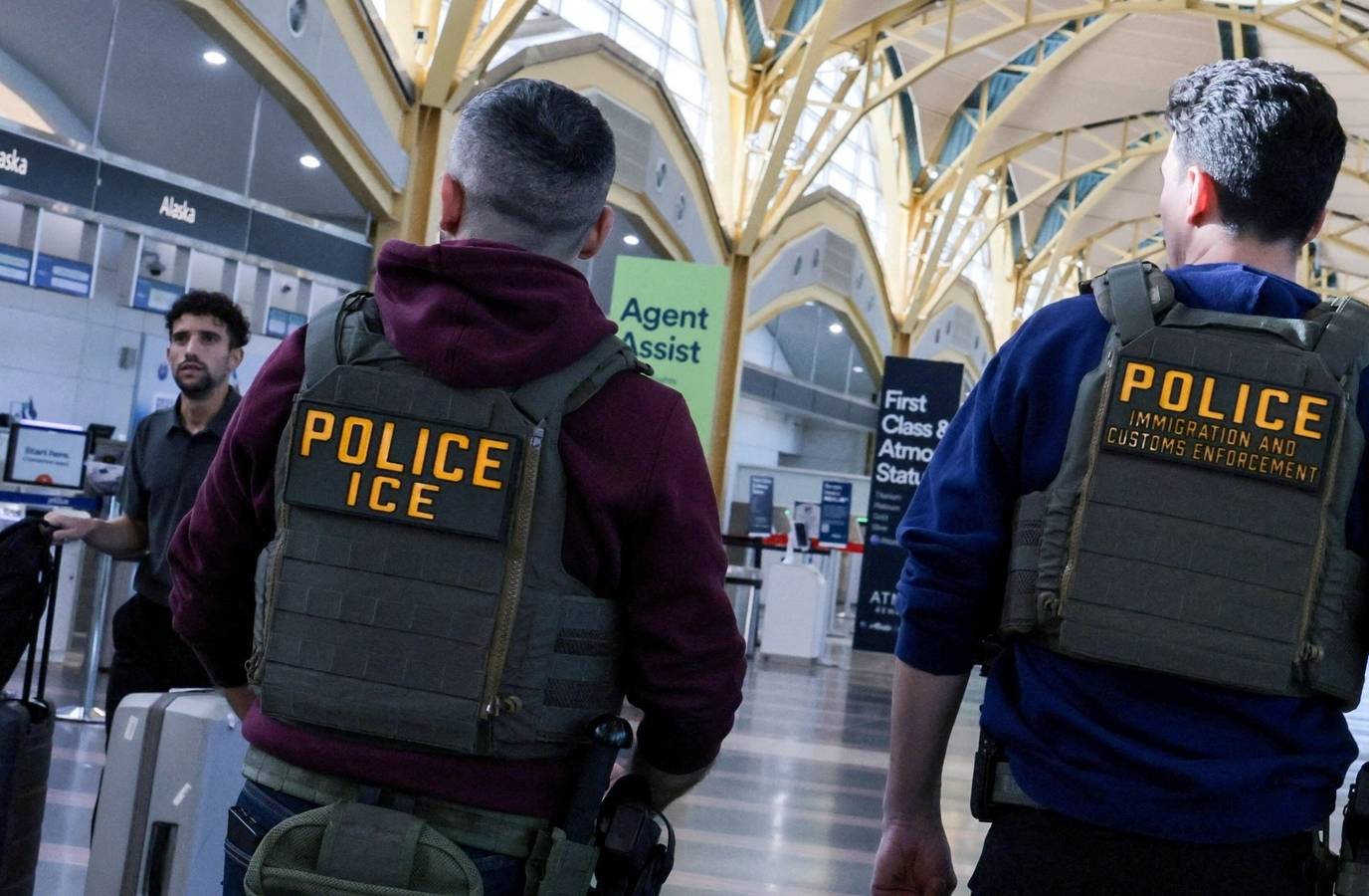 French Woman Detained in US After Reuniting with 1960s Love