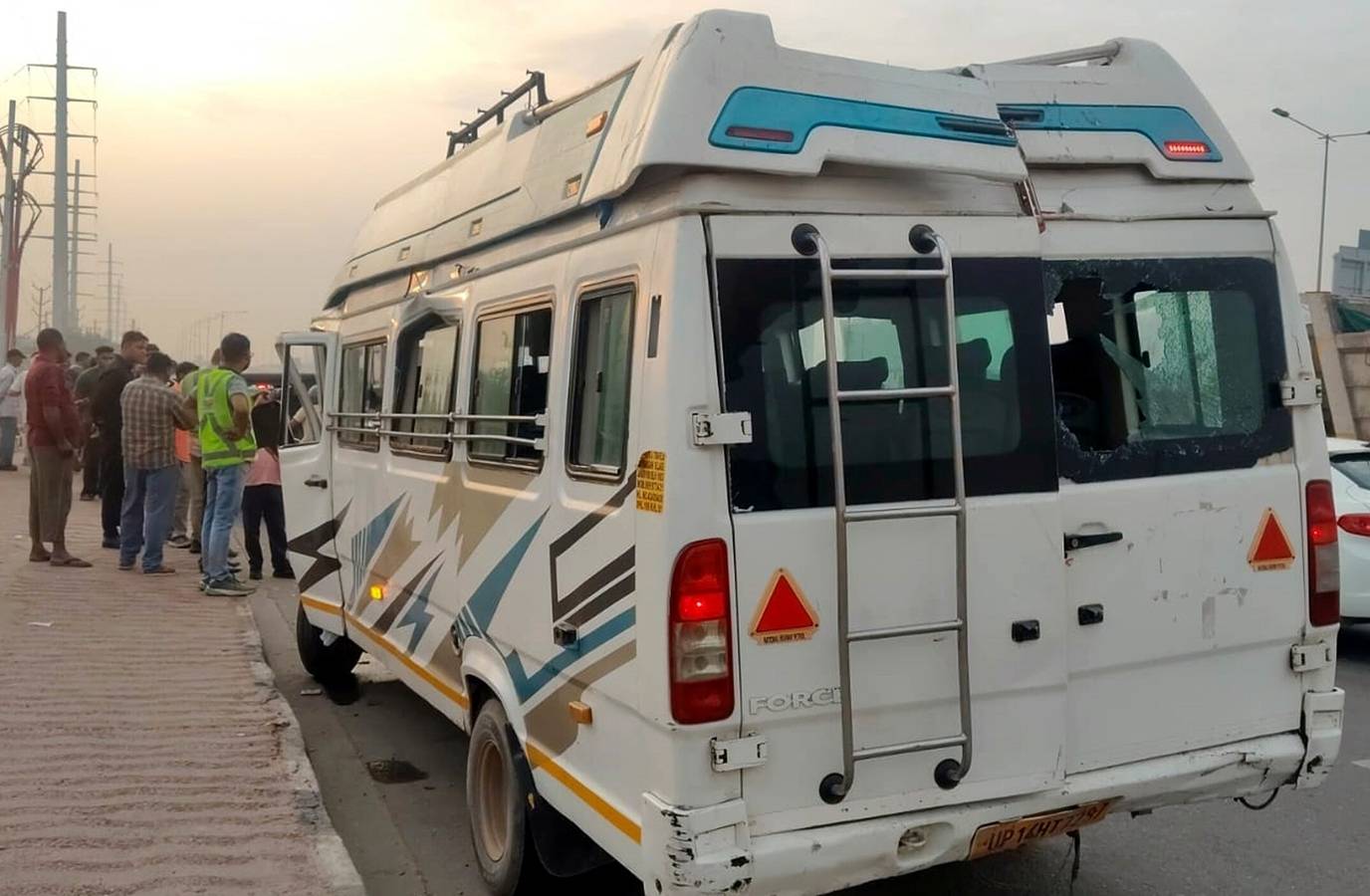 8 Killed in Tamil Nadu Tempo Traveller Crash, PM Modi Offers Condolences