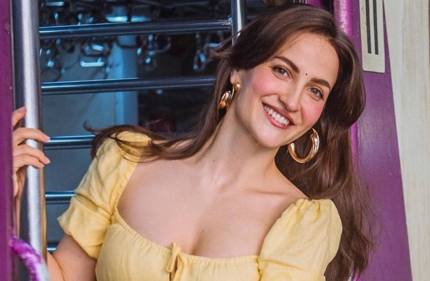 Bollywood vs South: Elli AvrRam Reveals Calmer Film Sets