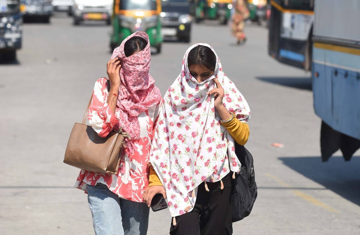Maharashtra Sizzles: Akola, Wardha Scorch at 45°C Amid Heatwave Warnings