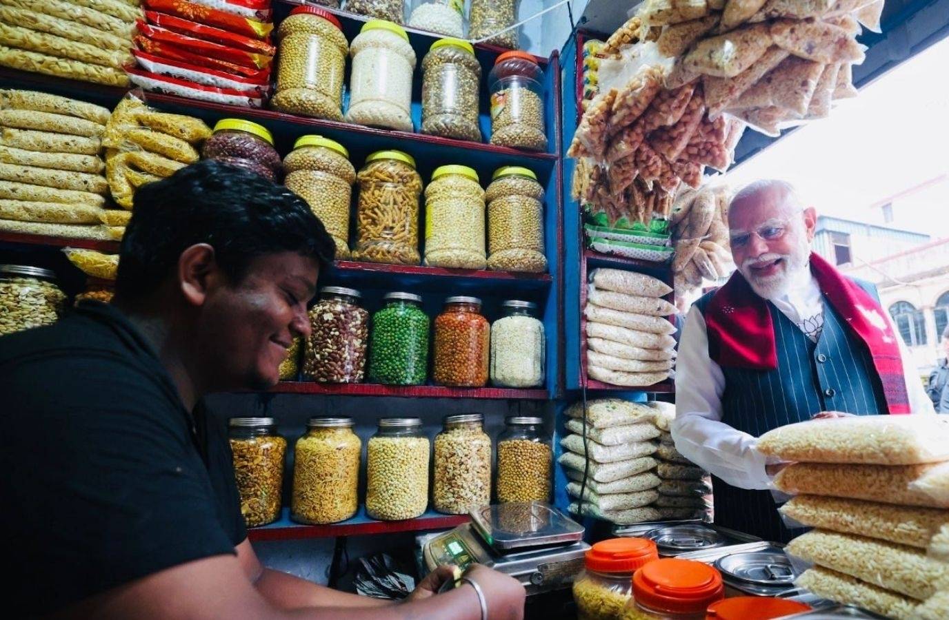 PM Modi Takes a Break for Bengal's Beloved Street Food