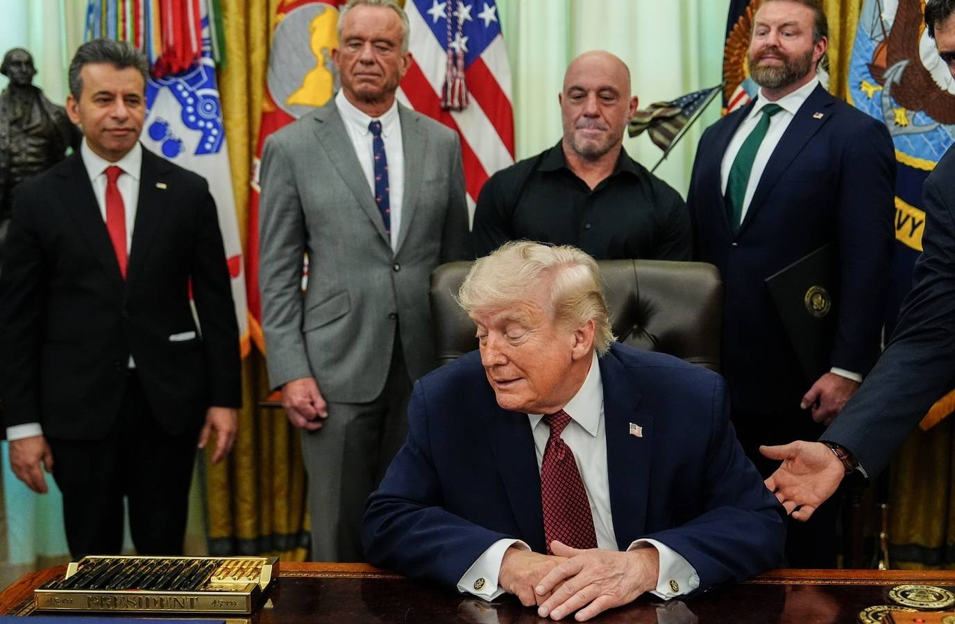 Trump Threatens Iran, Offers Deal in Jarring Sunday Statement