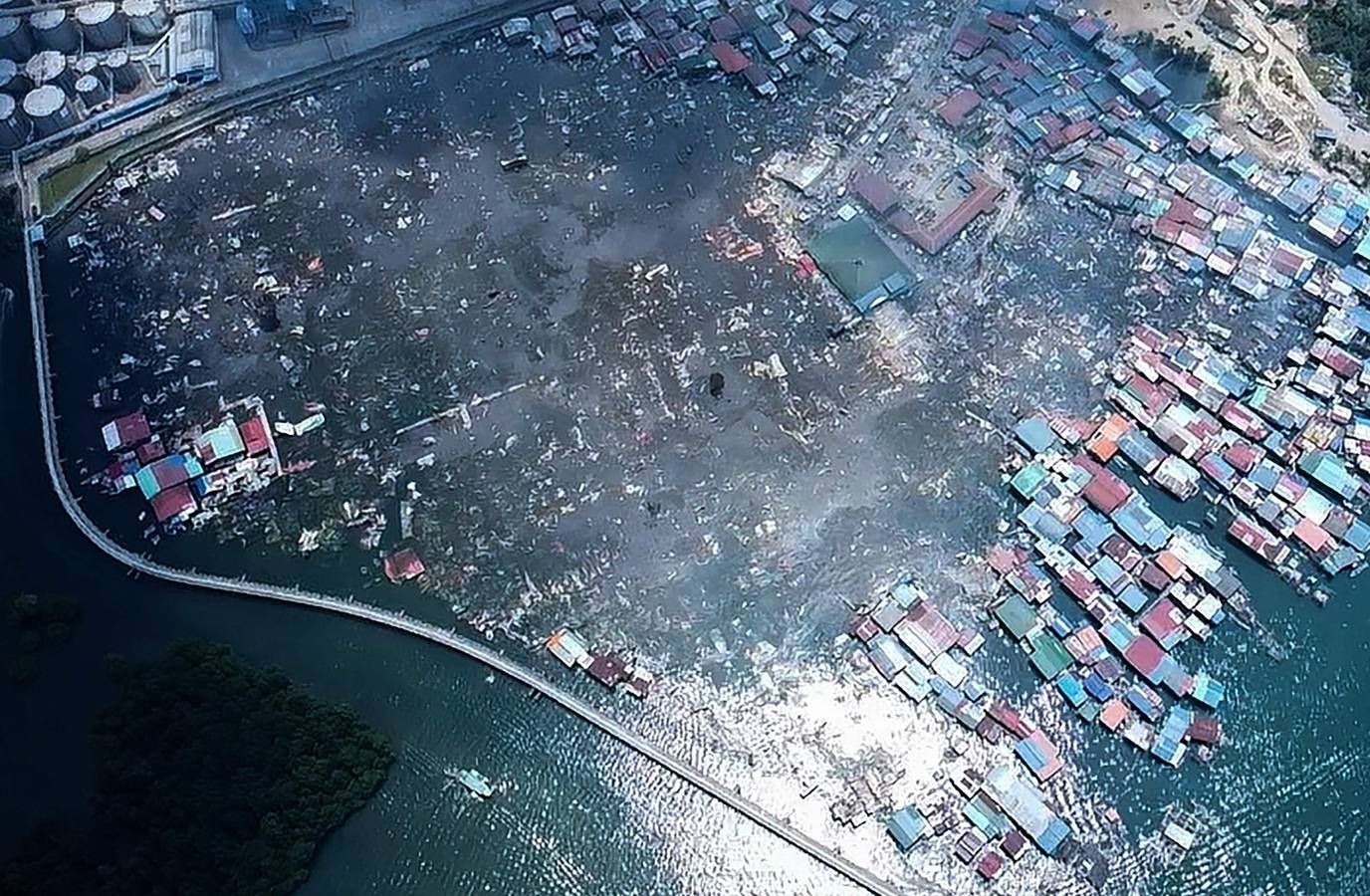 Malaysia Blaze Destroys 1,000 Stilt Homes, Leaves Thousands Homeless