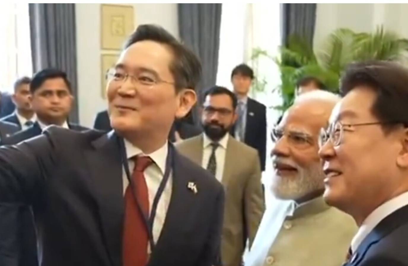 PM Modi Snaps Selfie with Samsung Chairman, South Korean President Using Galaxy Z Flip7