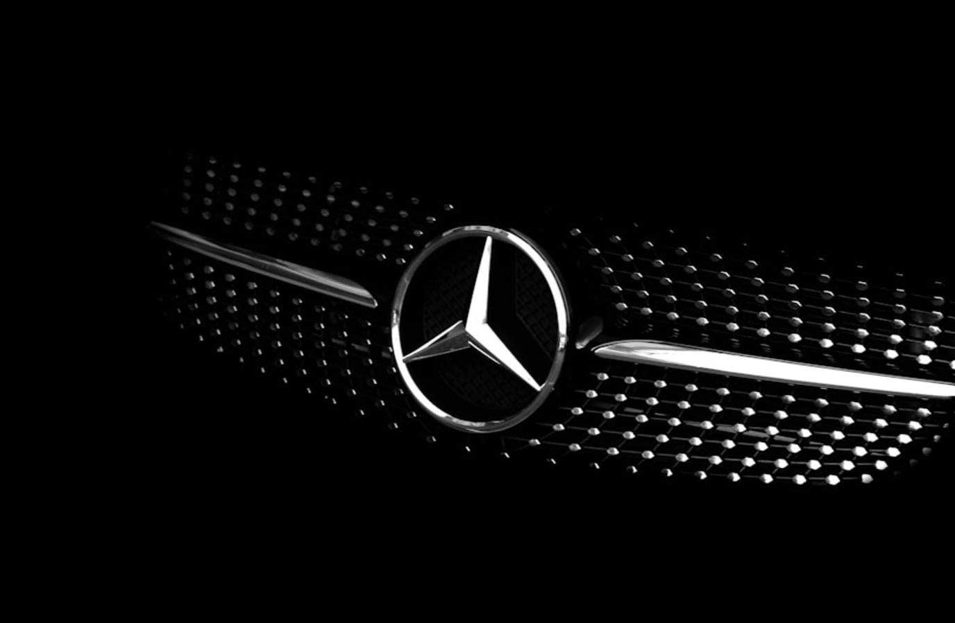 Florida Woman Wins 2-Year Battle Against Mercedes Dealership Over Defective Car