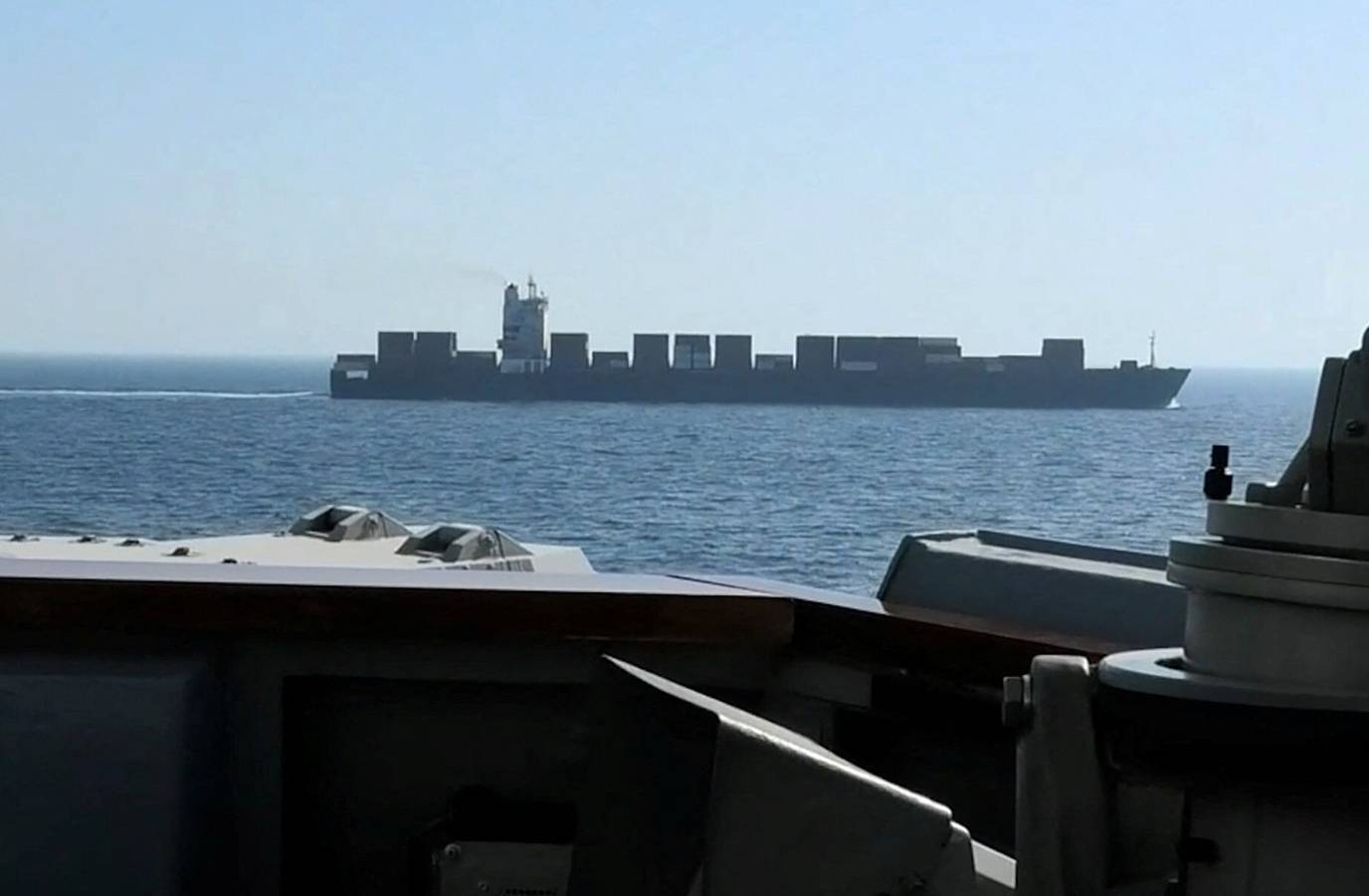 US Warship Warns Vessels Near Iranian Ports: 'Comply or Face Force'