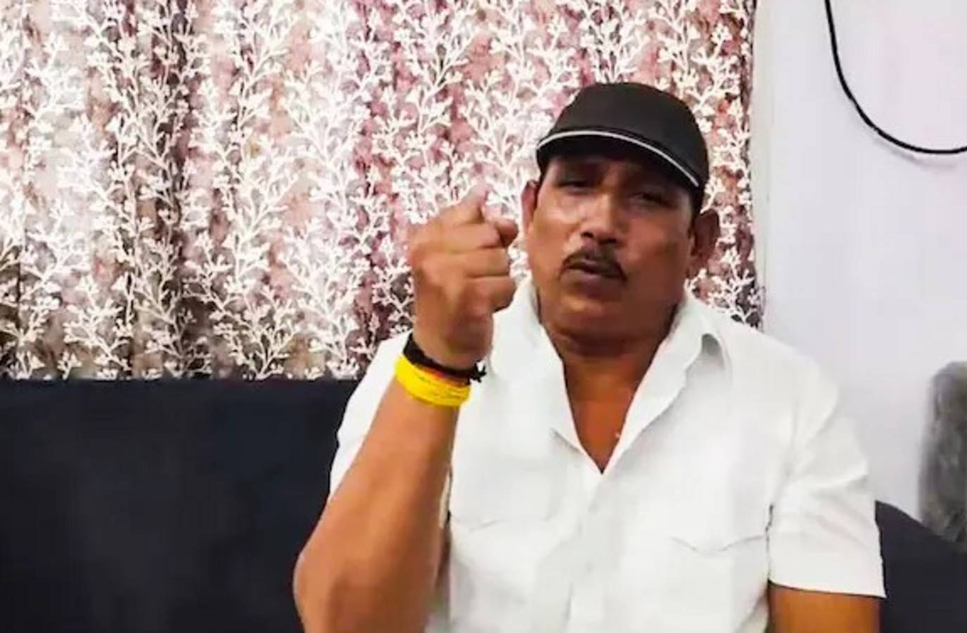 BJP MLA Threatens MP Police Official, Demands Cow Dung Filling