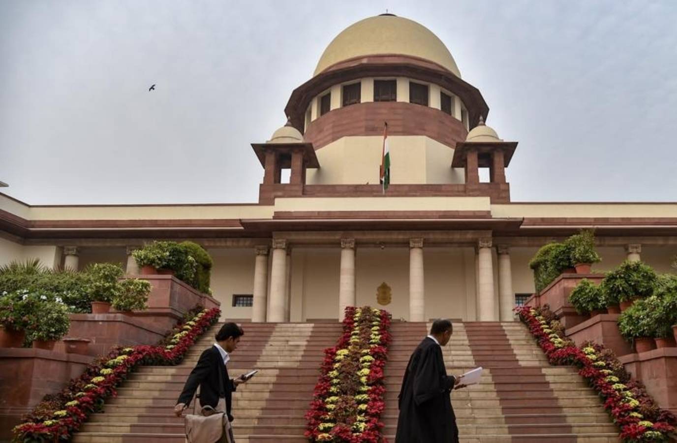 Supreme Court Delves into Faith and Rights Disputes, Favors Case-by-Case Approach