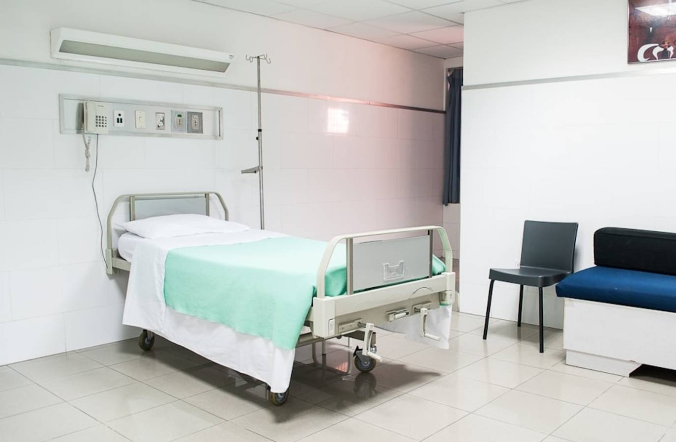Cheaper Private Hospital Treatment on the Horizon: Health Ministry Considers Billing Cap