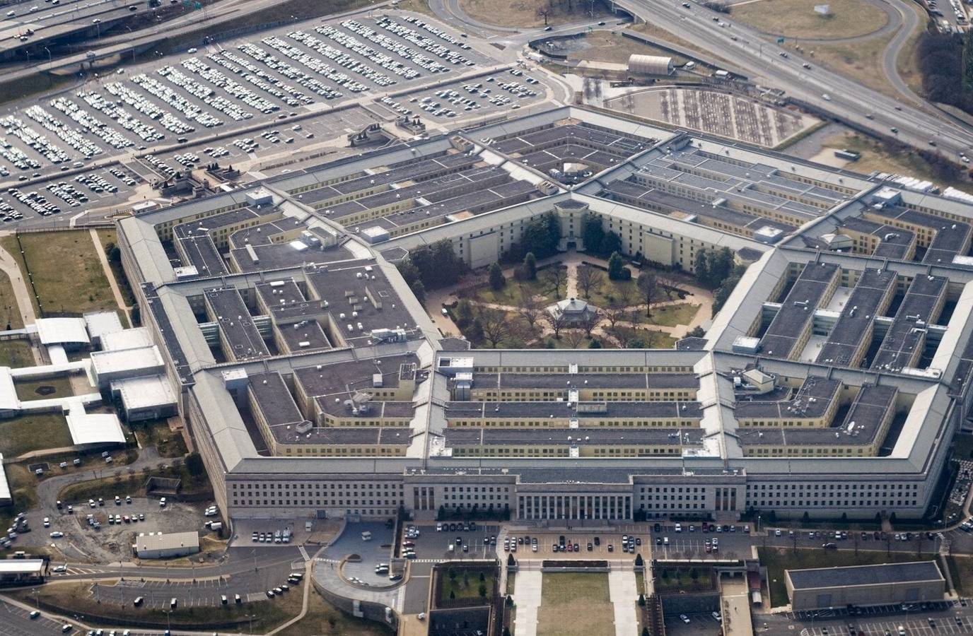US Army Chief Caught on Camera Spilling Sensitive Info, 'Your Eyes Have Mesmerized Me'