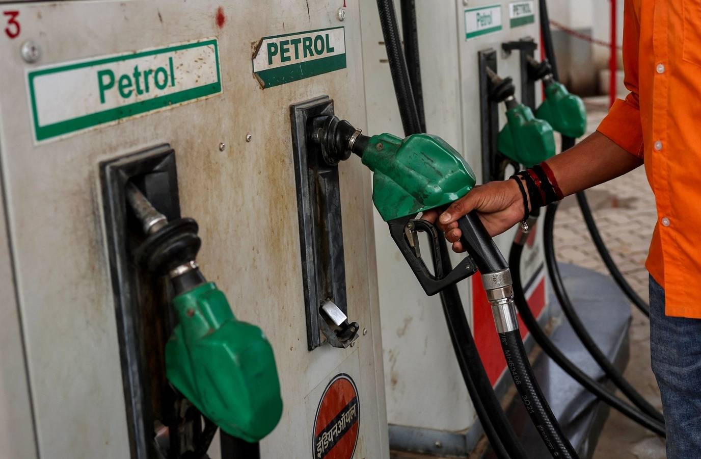 India Fuel Retailers Suffer Heavy Losses as Iran War Continues