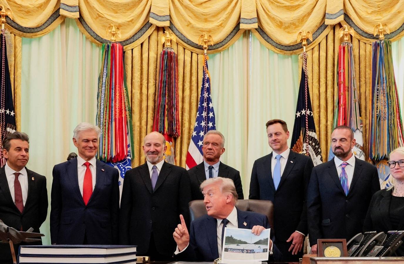 Trump 'Gold Card' Visa Sees Single Approval Amid Hundreds of Applicants