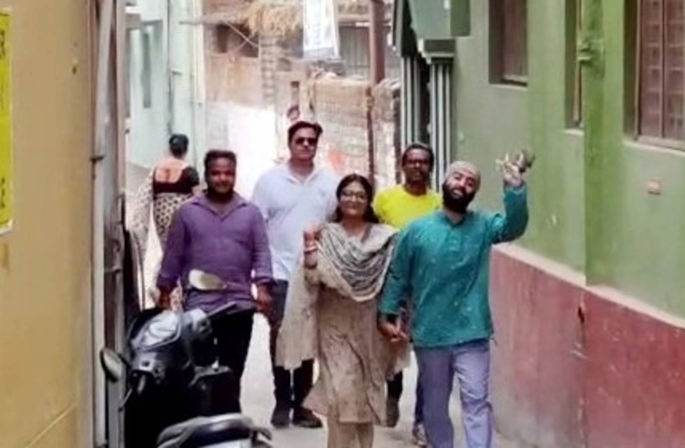 Arijit Singh Skips Inked Finger Show, Urges Responsible Coverage of Bengal Polls