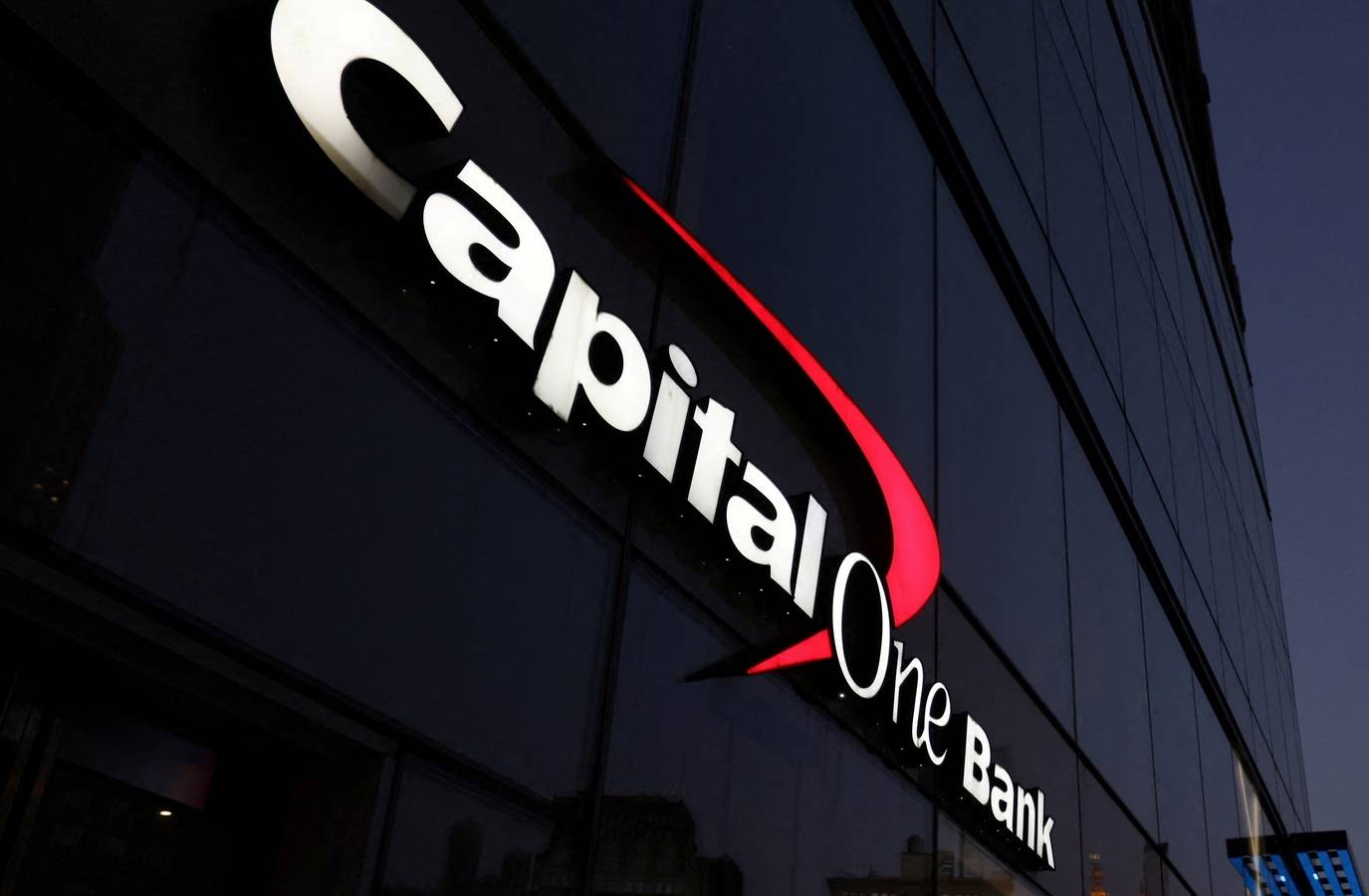 Capital One Website and App Crashes: Users Left in the Dark
