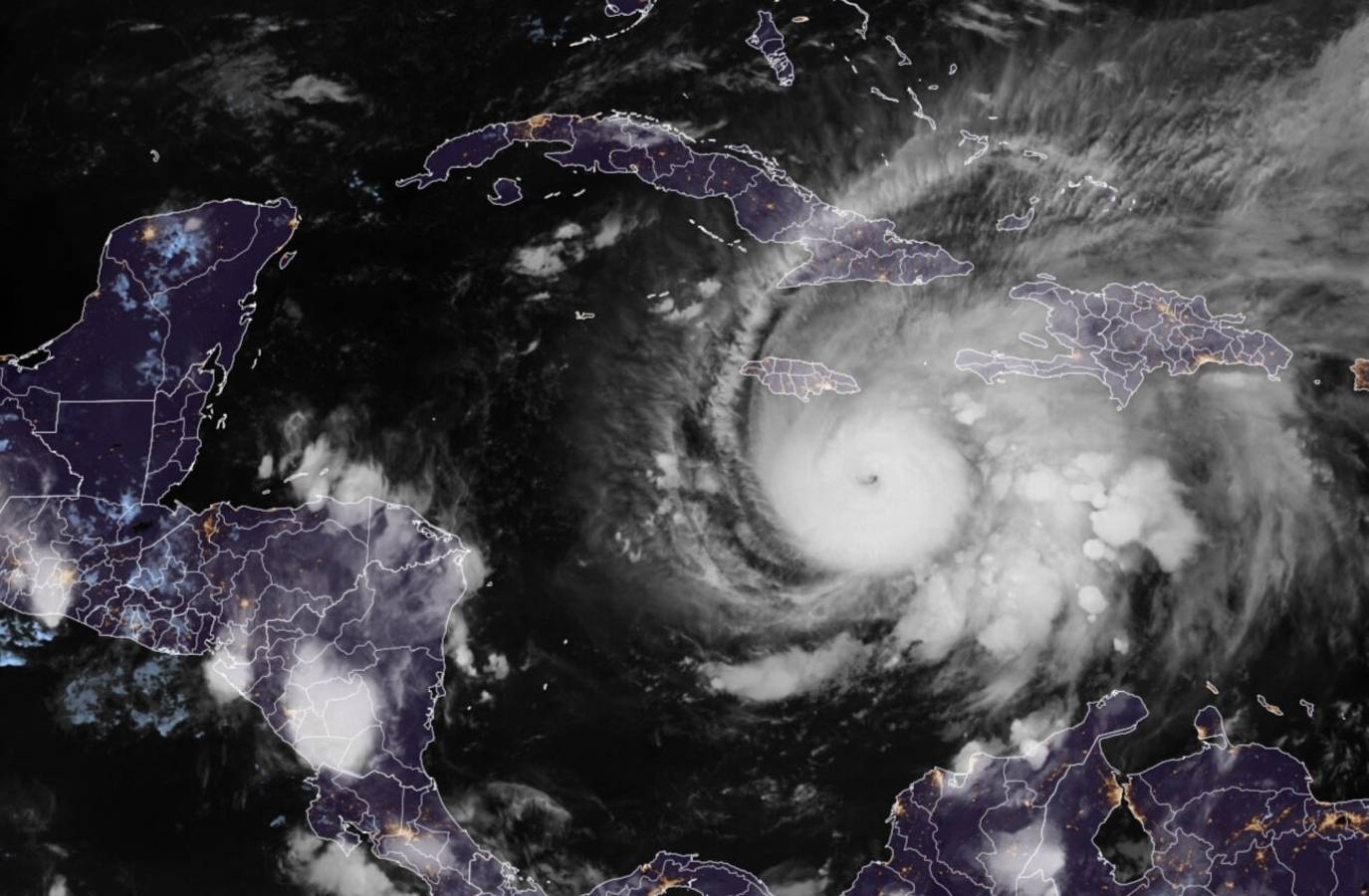 Texas Storm Leaves 1 Dead, 40K Without Power Amid 90mph Winds