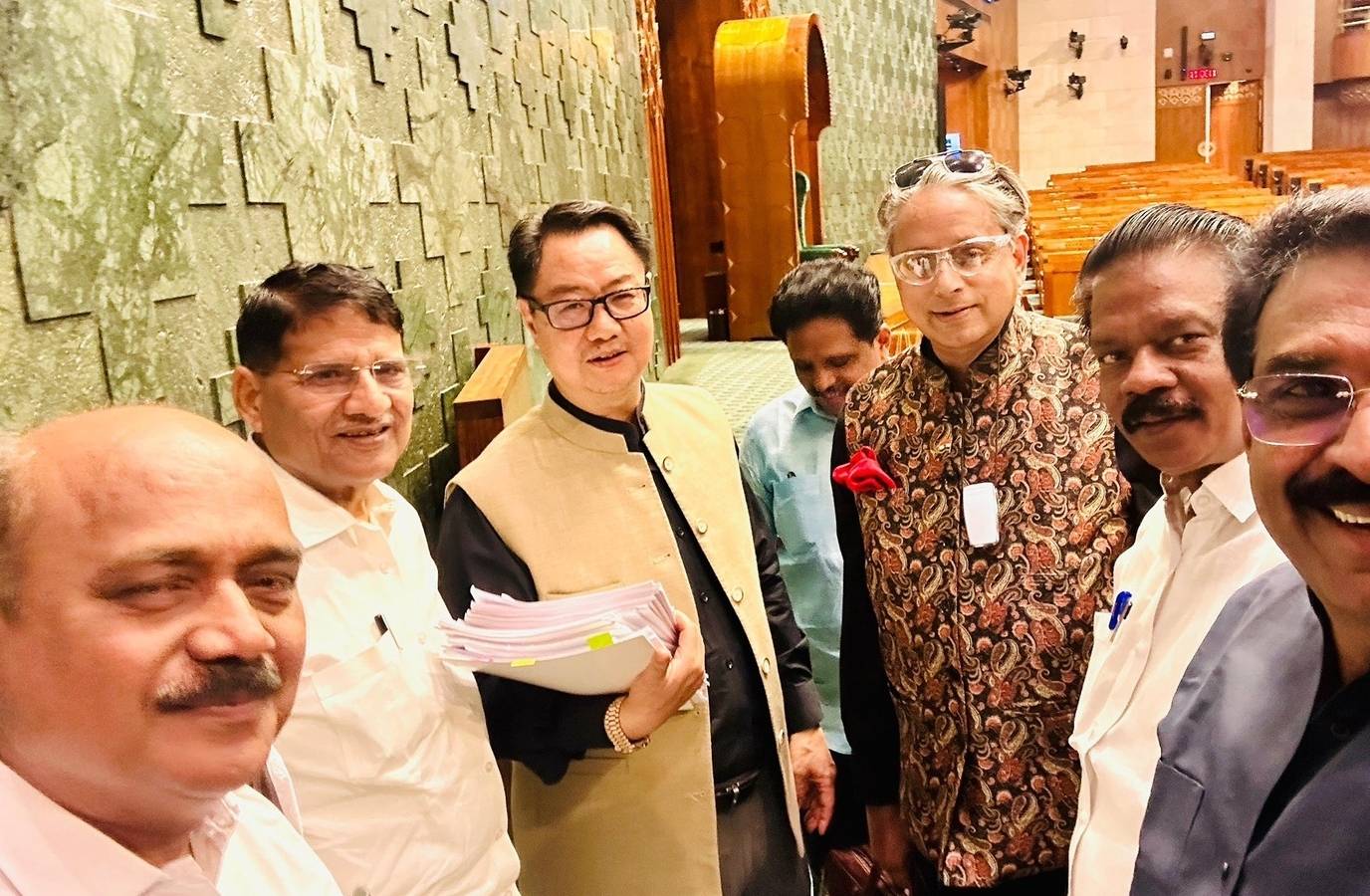 Congress Anti-Women? Shashi Tharoor's Stunning Admission to Kiren Rijiju