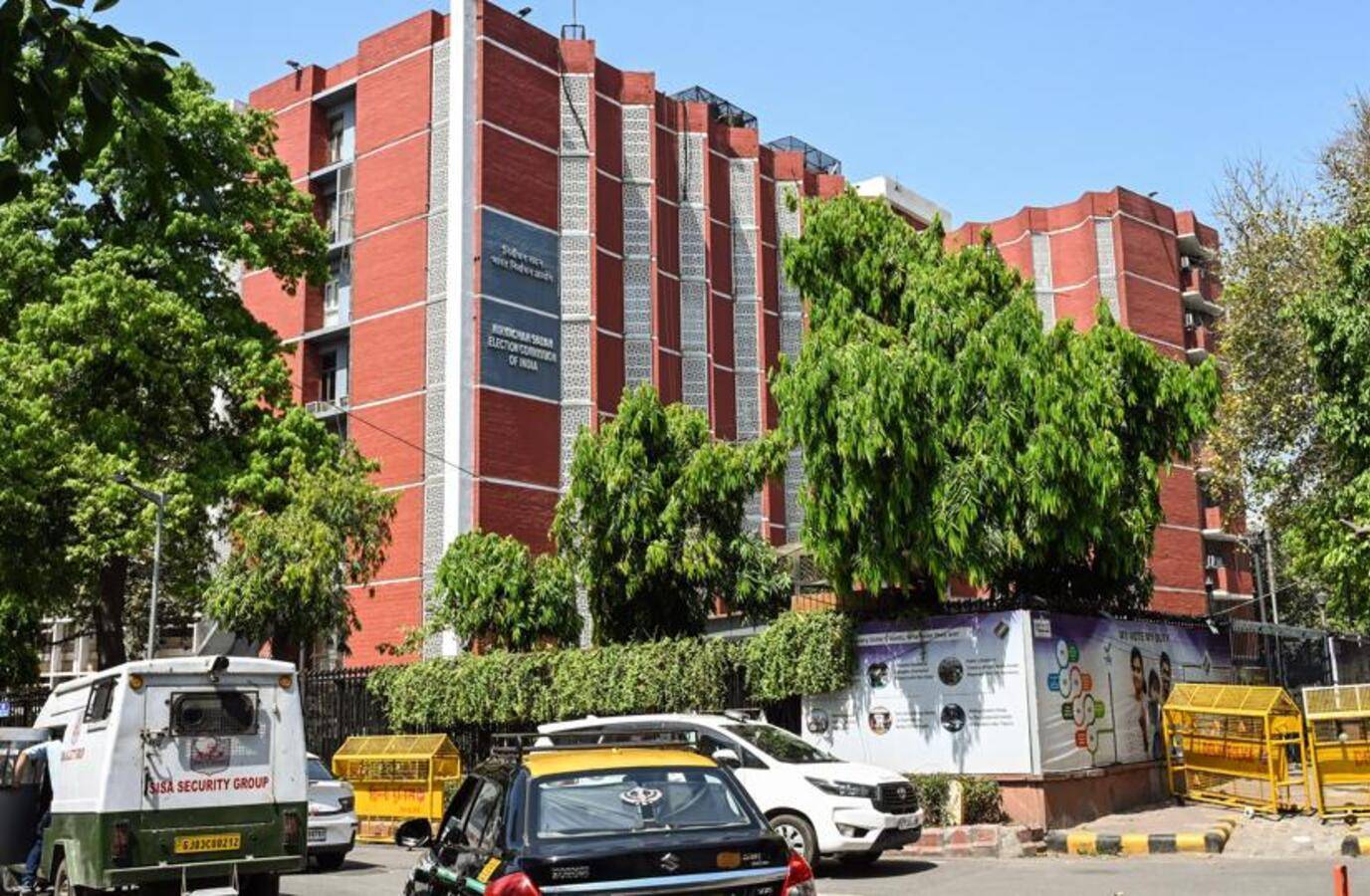 India Bars 529 Independent Candidates from Voting for 3 Years