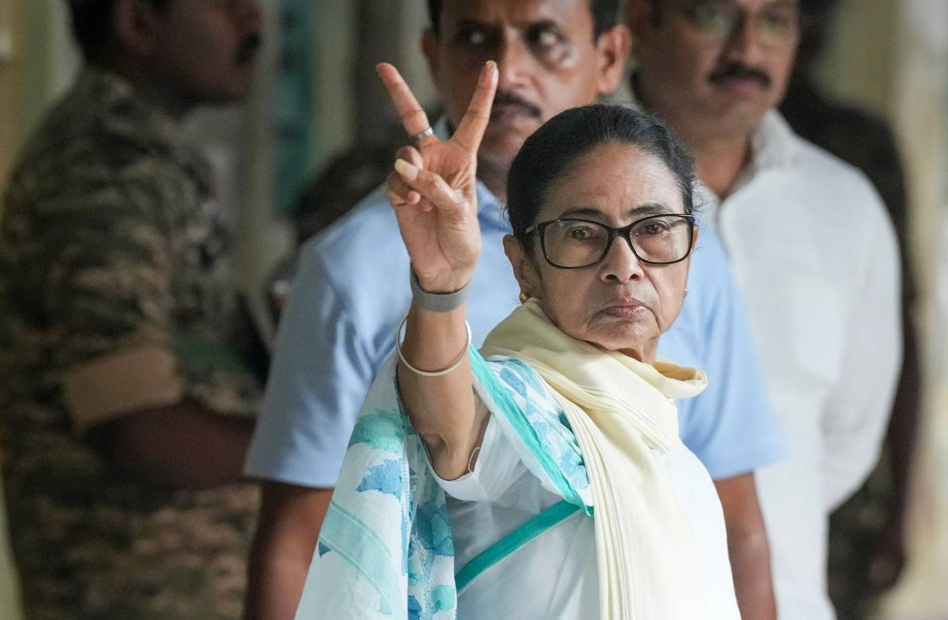Mamata Banerjee's 4-Hour Stand at Bengal Strongroom: EVM Tampering Allegations Escalate