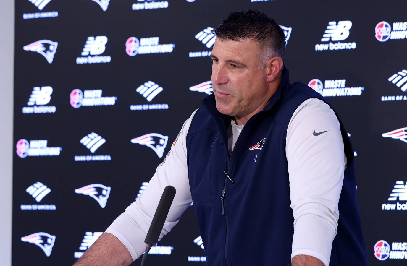 Patriots Prepare for Vrabel's Potential Exit, Tomlin Emerges as Contingency