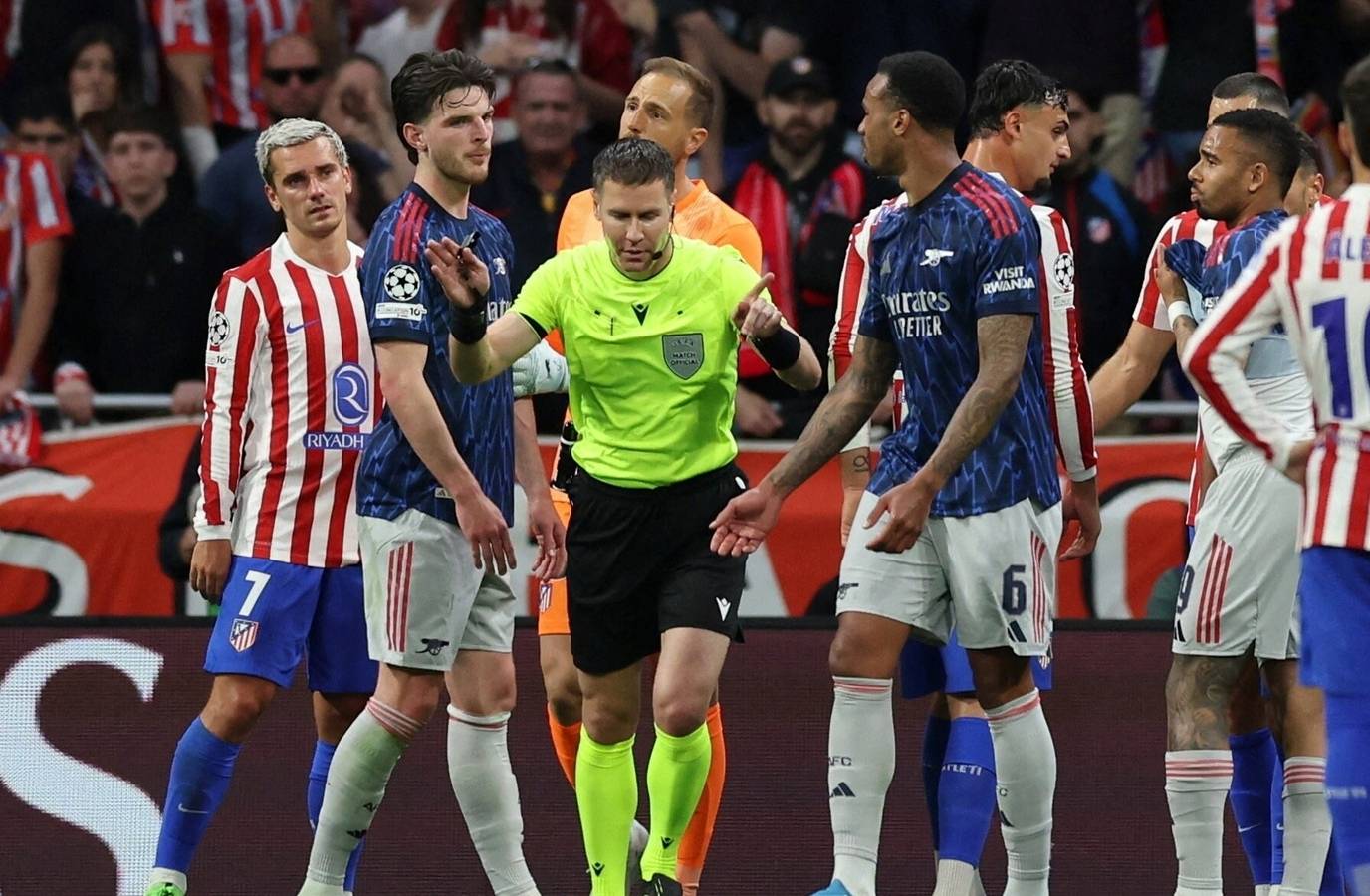 Arsenal, Atletico Madrid Engage in Thrilling 1-1 Draw in Champions League Semi-Final