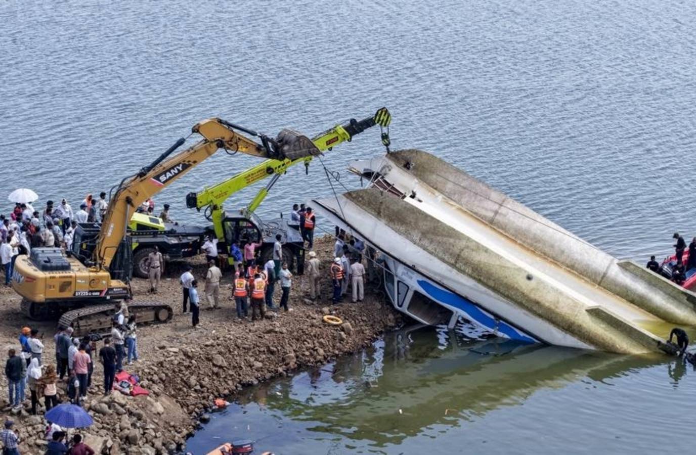 Jabalpur Tragedy: Helmsman Defends Actions as Death Toll Hits 11
