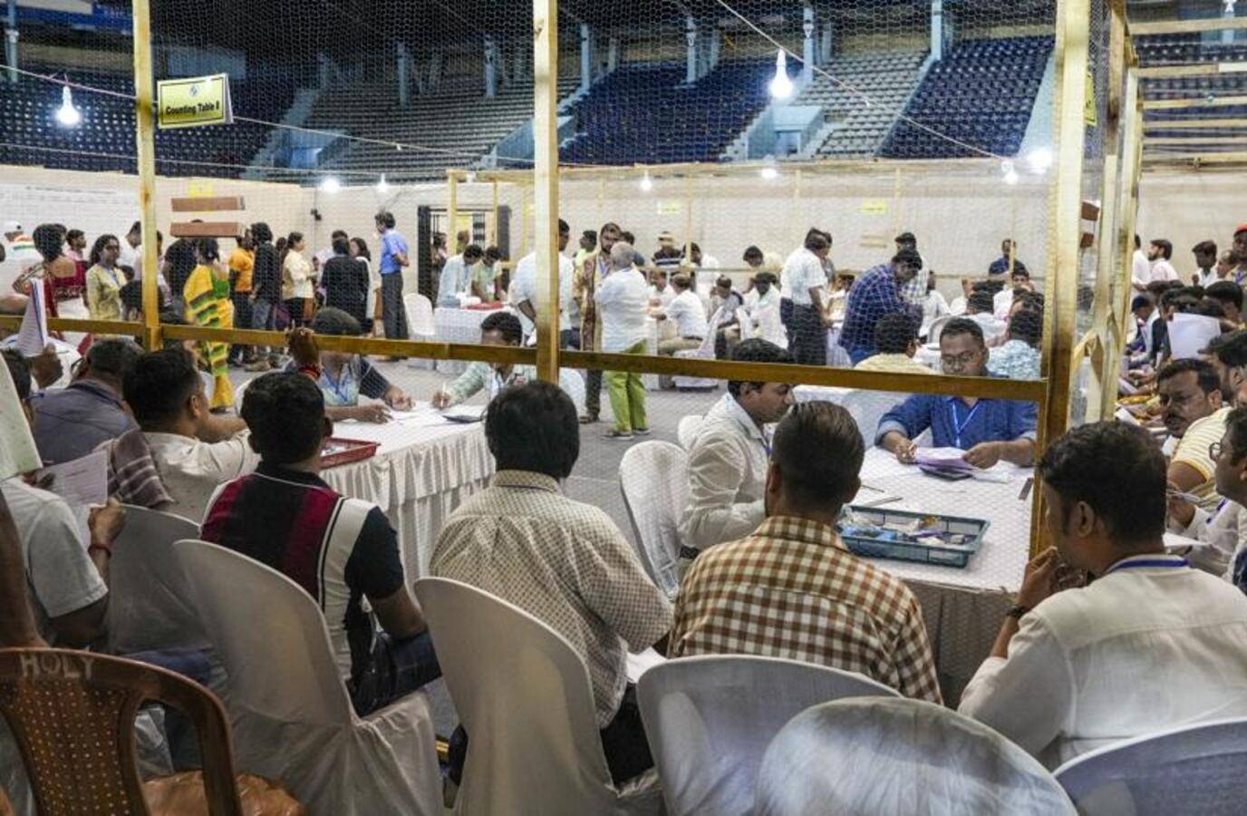 BJP Takes Early Lead in Bengal as Mamata Trails in Bhabanipur
