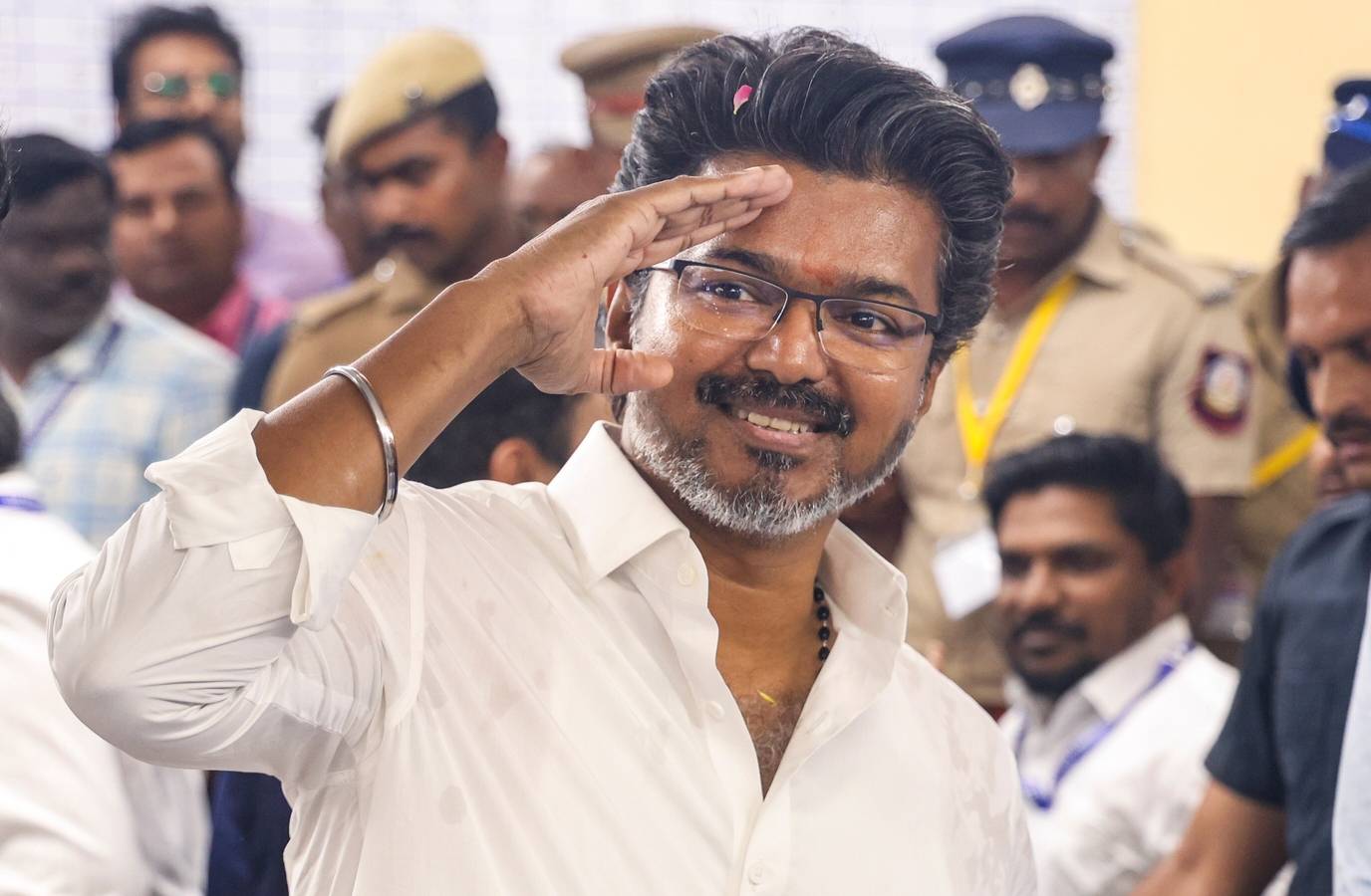Vijay's Government Formation Dilemma: Two Options Ahead of Tamil Nadu Governor Meet