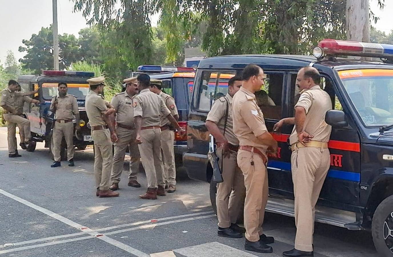 UP Hospital Scandal: Elderly Man Carries Ailing Wife in Handcart, Probe Launched